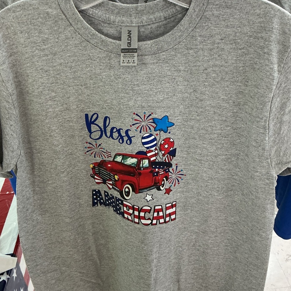 Gildan Patriotic “BLESS AMERICAN” Youth Size Medium